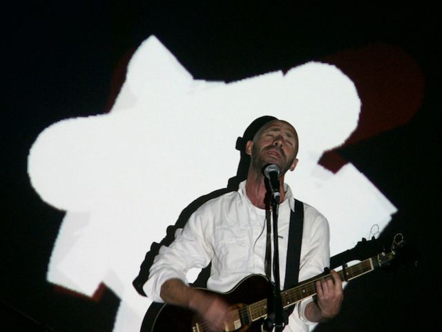 RODRIGO QOWASI PREPATA TALLER PARA NIÑOS SOBRE CONTRUCCIÓN DE INSTRUMENTOS MUSICALES JUNTO A CONSULTORA CONTEXTO.