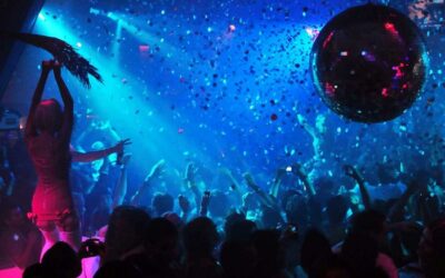 UNA NOCHE PARA BAILAR Y RECORDAR: LA FIESTA +40 LLEGA A CON CON