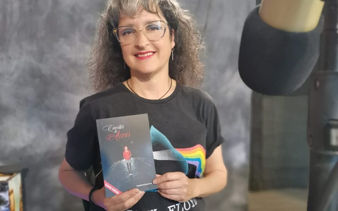 ALANIS, LA ESCRITORA QUE VENDE SUS LIBROS RECORRIENDO LAS CALLES DEL PAÍS